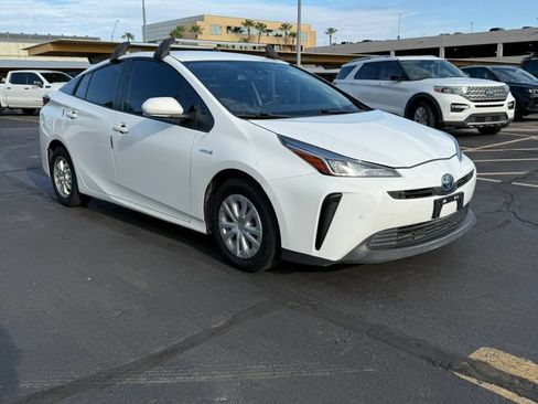 Used 2021 Toyota Prius LE FWD image 1
