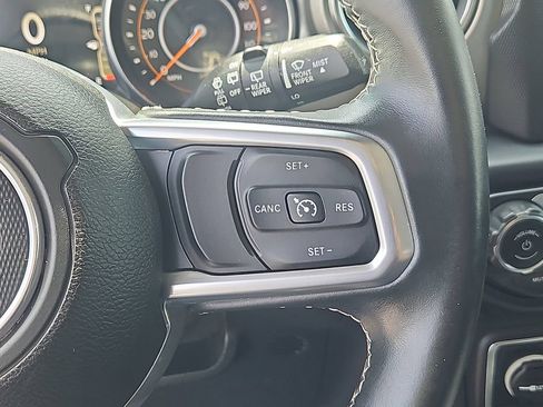 Used 2019 Jeep Wrangler Unlimited Sahara AWD/4WD image 23