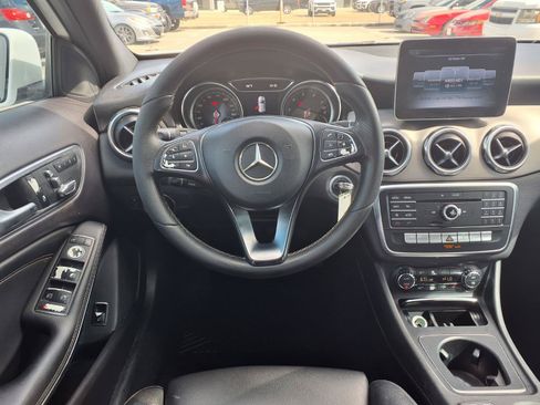 Used 2018 Mercedes-Benz GLA 250 image 15
