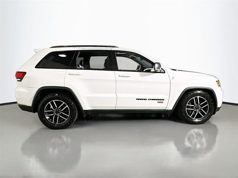 Used 2020 Jeep Grand Cherokee Trailhawk image 9
