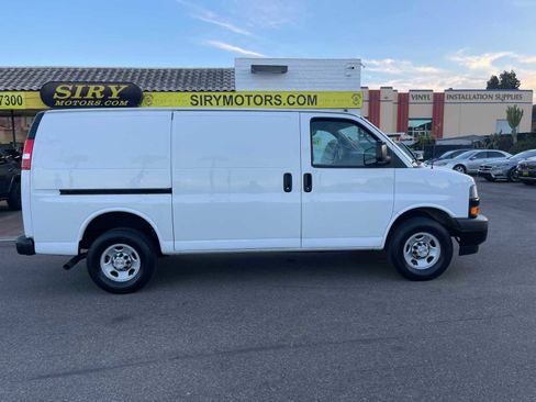 Used 2022 Chevrolet Express 3500 w/ Driver Convenience Package image 2
