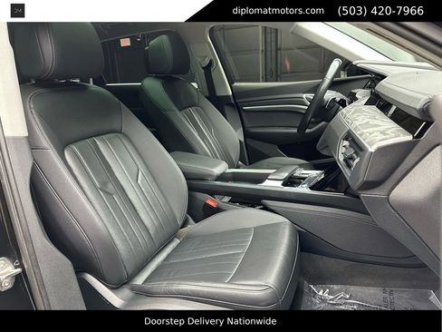 Used 2021 Audi e-tron Premium w/ Convenience Plus Package image 18