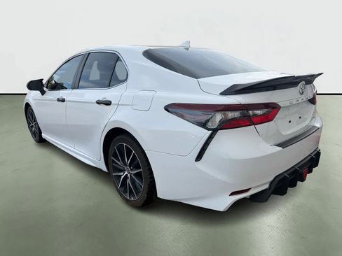 Used 2023 Toyota Camry SE image 3