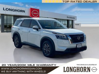 New 2025 Nissan Pathfinder SV w/ SV Premium Package