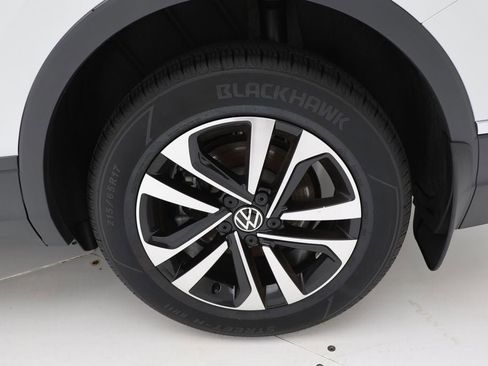 Used 2024 Volkswagen Tiguan S image 9