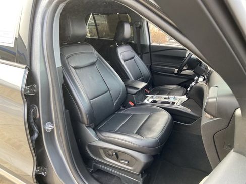 Used 2023 Ford Explorer Limited image 19
