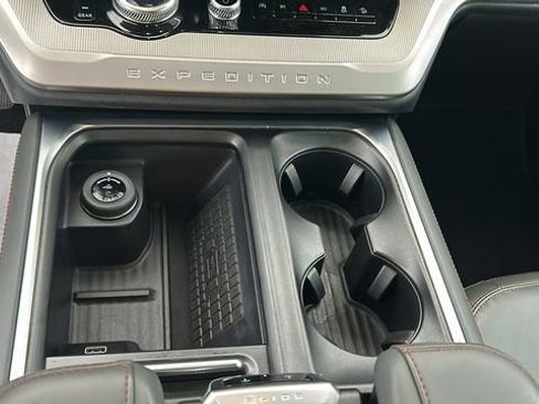 Certified 2025 Ford Expedition Active image 23