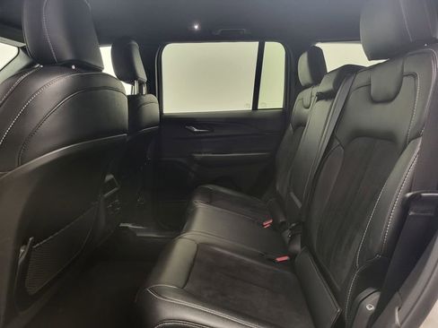 Used 2024 Jeep Grand Cherokee Altitude image 9