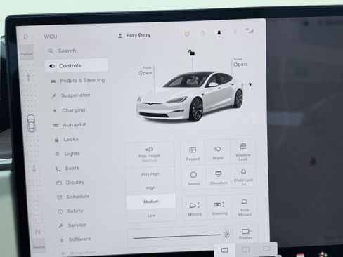 Used 2025 Tesla Model S image 70