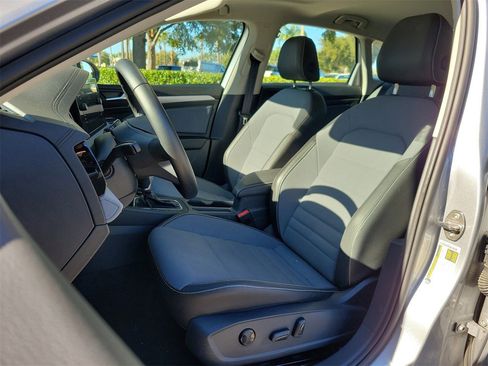 Used 2025 Volkswagen Jetta SE image 16