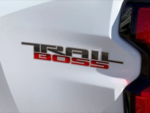 Used 2024 Chevrolet Colorado Trail Boss w/ Technology Package AWD/4WD image 31