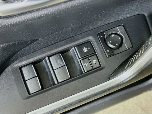 Used 2019 Toyota RAV4 XLE Premium image 19