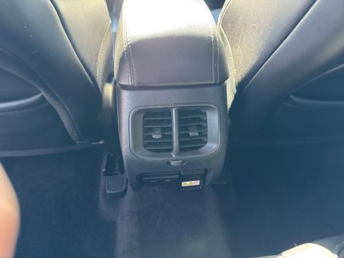 Used 2019 Jeep Cherokee Limited image 20