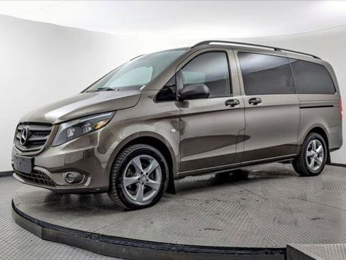 Used 2016 Mercedes-Benz Metris Passenger image 2