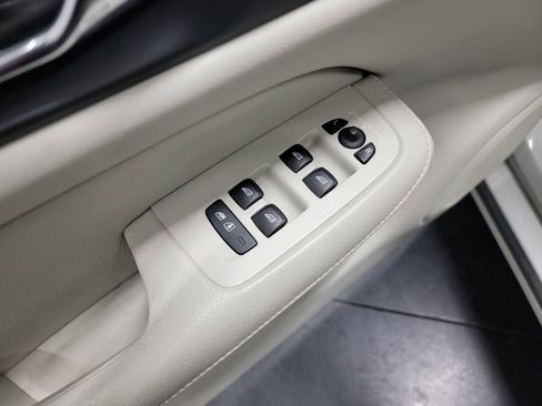 Used 2019 Volvo S60 T5 Inscription image 14