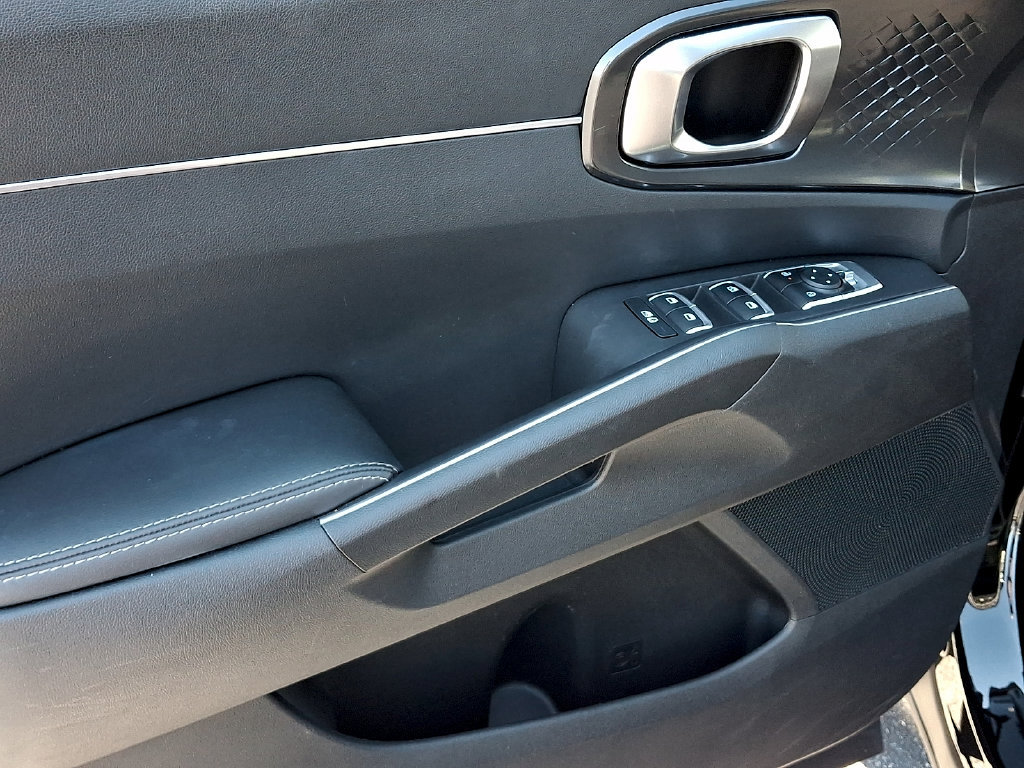 Used 2024 Kia Sorento S w/ Panoramic Sunroof Package FWD image 12
