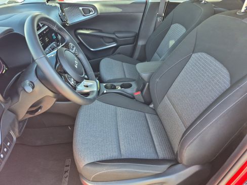 Used 2025 Kia Soul EX FWD image 17