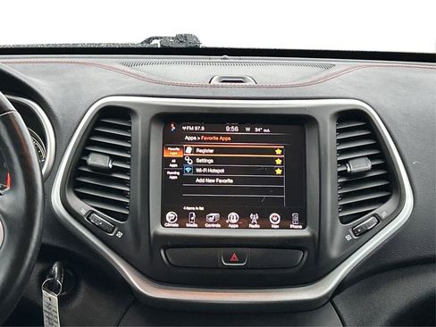 Used 2017 Jeep Cherokee Trailhawk image 17