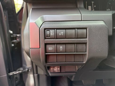 Certified 2025 Toyota Tacoma SR5 AWD/4WD image 14