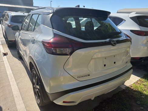 Used 2023 Nissan Kicks SR w/ SR Premium Package FWD image 8