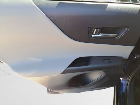 Used 2022 Toyota Venza LE image 8