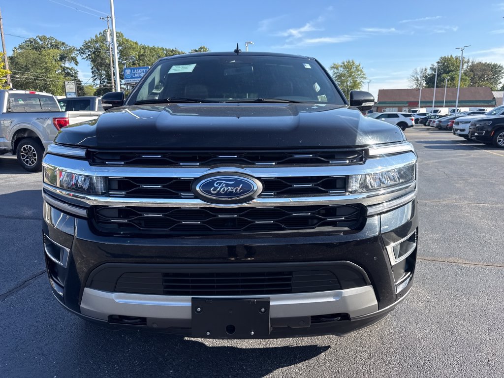 Used 2023 Ford Expedition Max Limited AWD/4WD image 3
