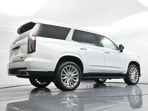 Used 2023 Cadillac Escalade Premium Luxury AWD/4WD image 50