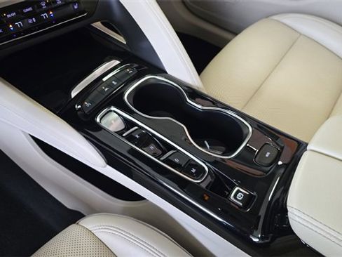 Used 2022 Buick Envision Essence w/ Safety Package image 21