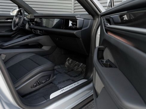 New 2026 Porsche Macan 4S Electric image 35