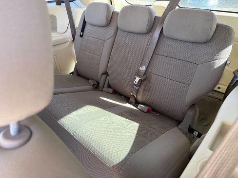 Used 2008 Chrysler Town & Country LX FWD image 13