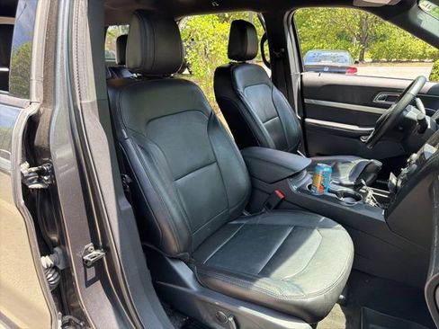 Used 2018 Ford Explorer XLT w/ Equipment Group 202A AWD/4WD image 9