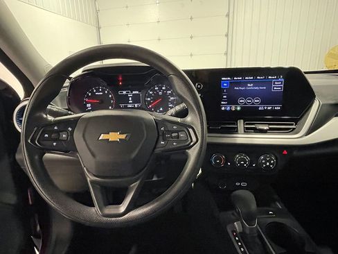 Used 2024 Chevrolet Trax LS w/ LS Convenience Package image 34