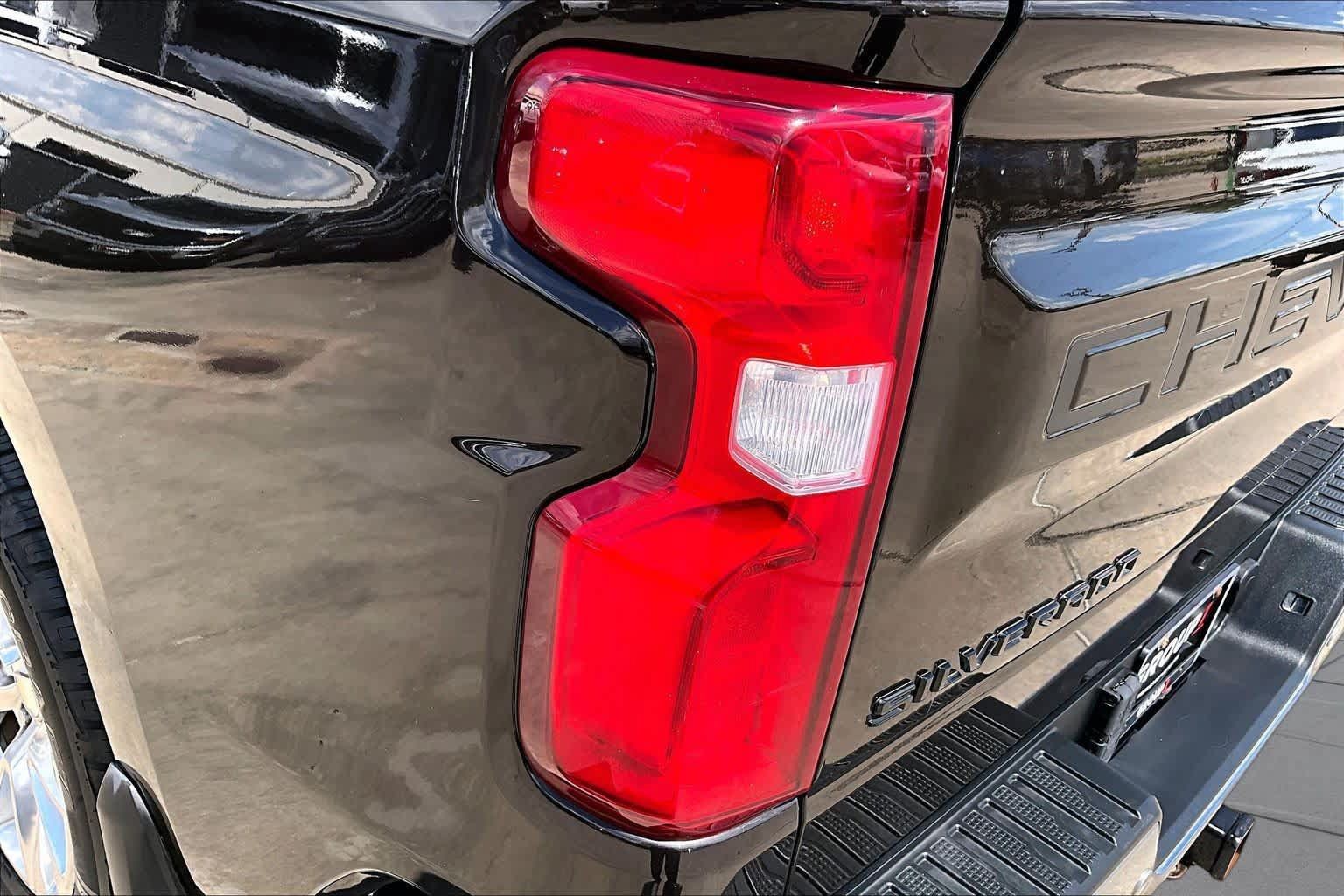 Used 2020 Chevrolet Silverado 1500 LTZ w/ LTZ Premium Package AWD/4WD image 29