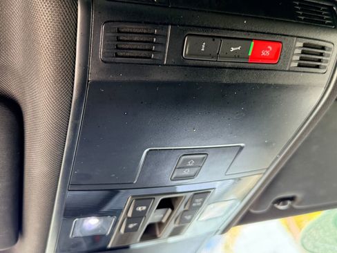 Used 2022 Volkswagen Tiguan SE R-Line image 26