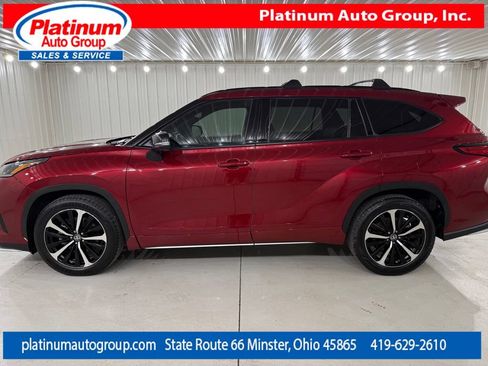 Used 2021 Toyota Highlander XSE FWD image 2