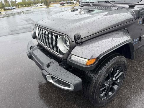 Used 2025 Jeep Wrangler Unlimited Sahara w/ Safety Group image 9