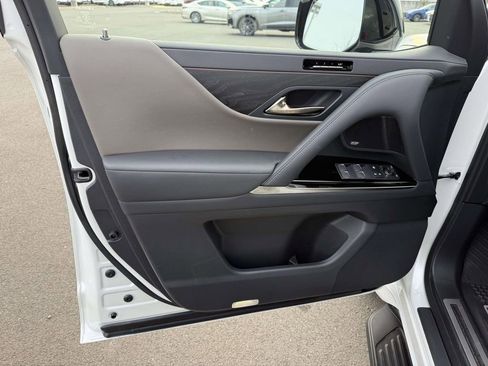 Used 2025 Lexus LX 700h Overtrail image 13