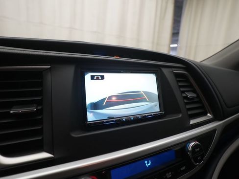 Used 2014 Toyota Highlander Limited w/ Driver Technology Package AWD/4WD image 21