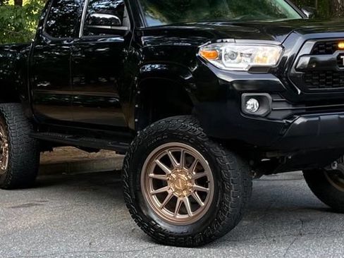 Used 2022 Toyota Tacoma SR w/ SR Convenience Package RWD image 10