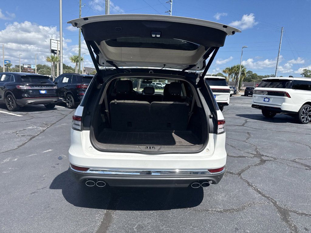 Used 2023 Lincoln Aviator Reserve w/ Elements Package Plus AWD/4WD image 7