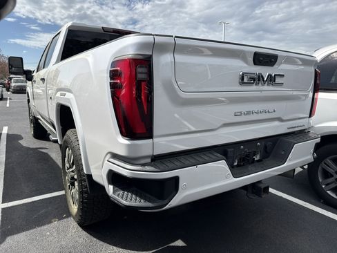 Used 2024 GMC Sierra 3500 Denali Ultimate image 7