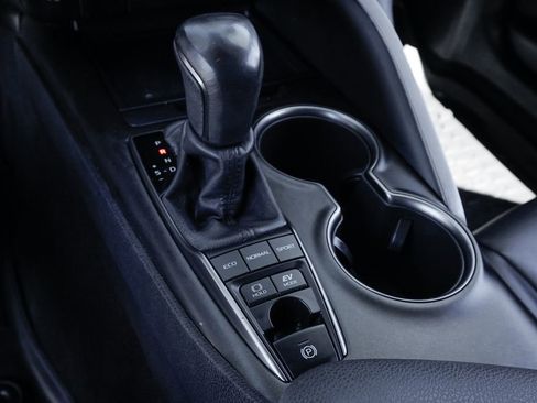 Used 2022 Toyota Camry SE image 30