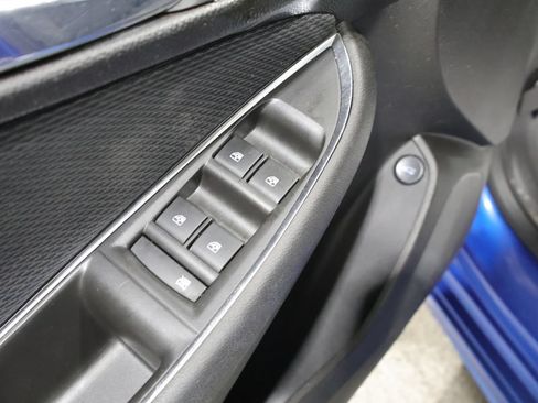 Used 2019 Chevrolet Cruze LT w/ Convenience Package FWD image 14