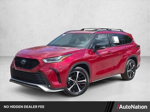 Used 2021 Toyota Highlander XSE FWD image 1