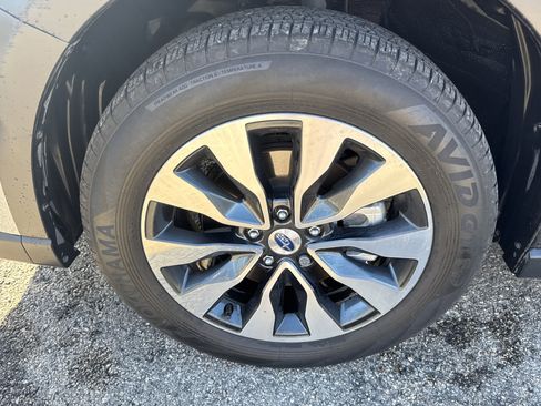 Used 2023 Subaru Outback Limited image 9