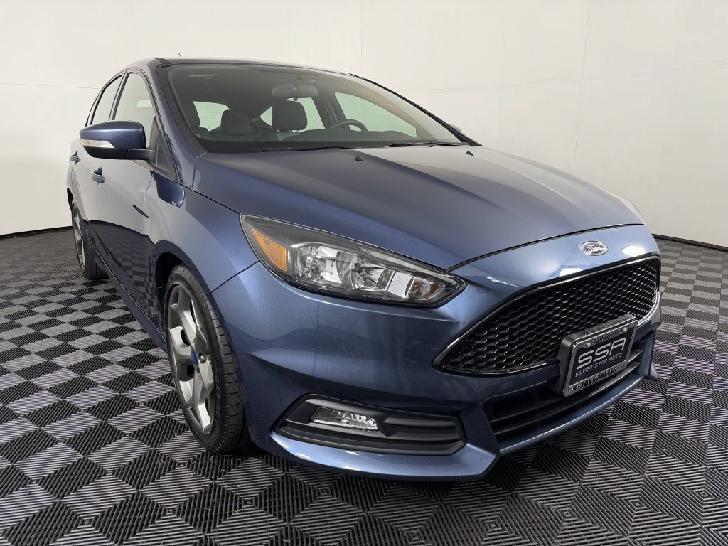 Used 2018 Ford Focus ST FWD image 3