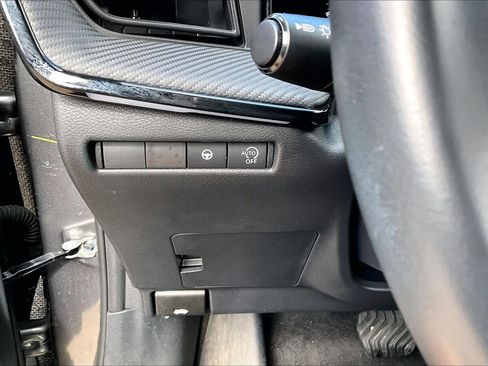 Certified 2025 Nissan Kicks SR image 33