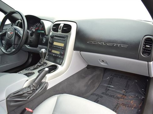 Used 2005 Chevrolet Corvette Coupe w/ Preferred Equipment Group RWD image 16