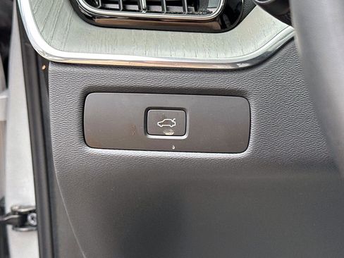 Certified 2025 Volvo XC60 B5 Plus image 30