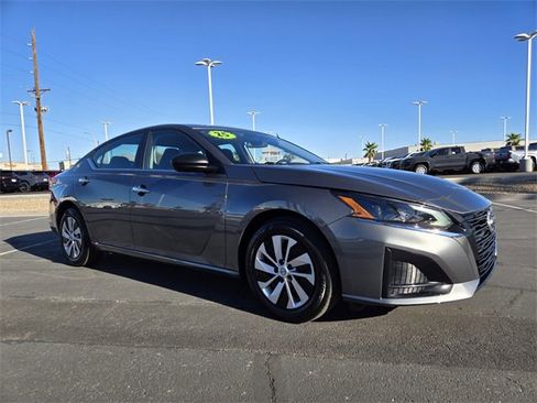 Used 2025 Nissan Altima 2.5 S image 2